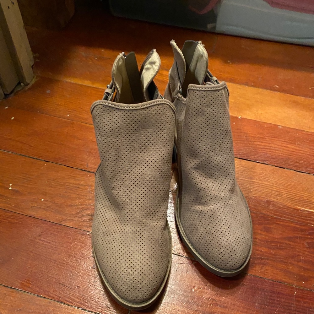 Dress shoes